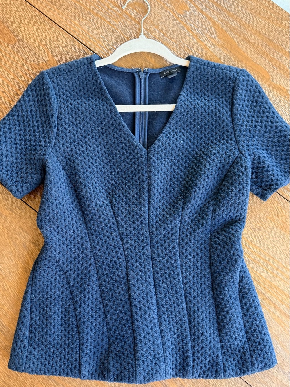Ann Taylor Navy Textured V-Neck Short Sleeve Shirt